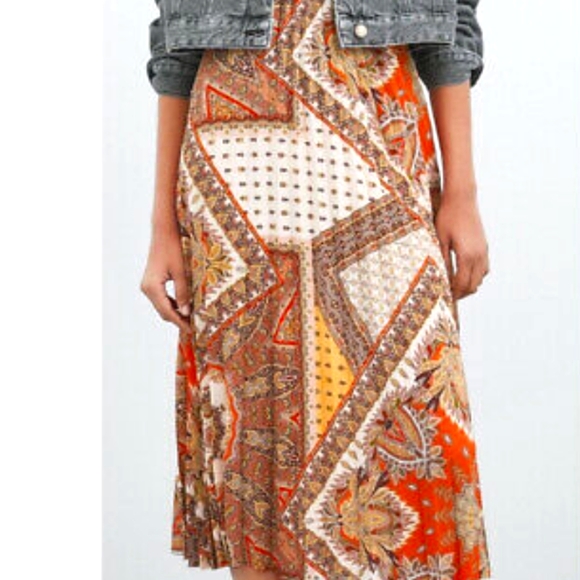 SALE 🎉 ZARA Pleaded Skirt - Picture 4 of 9